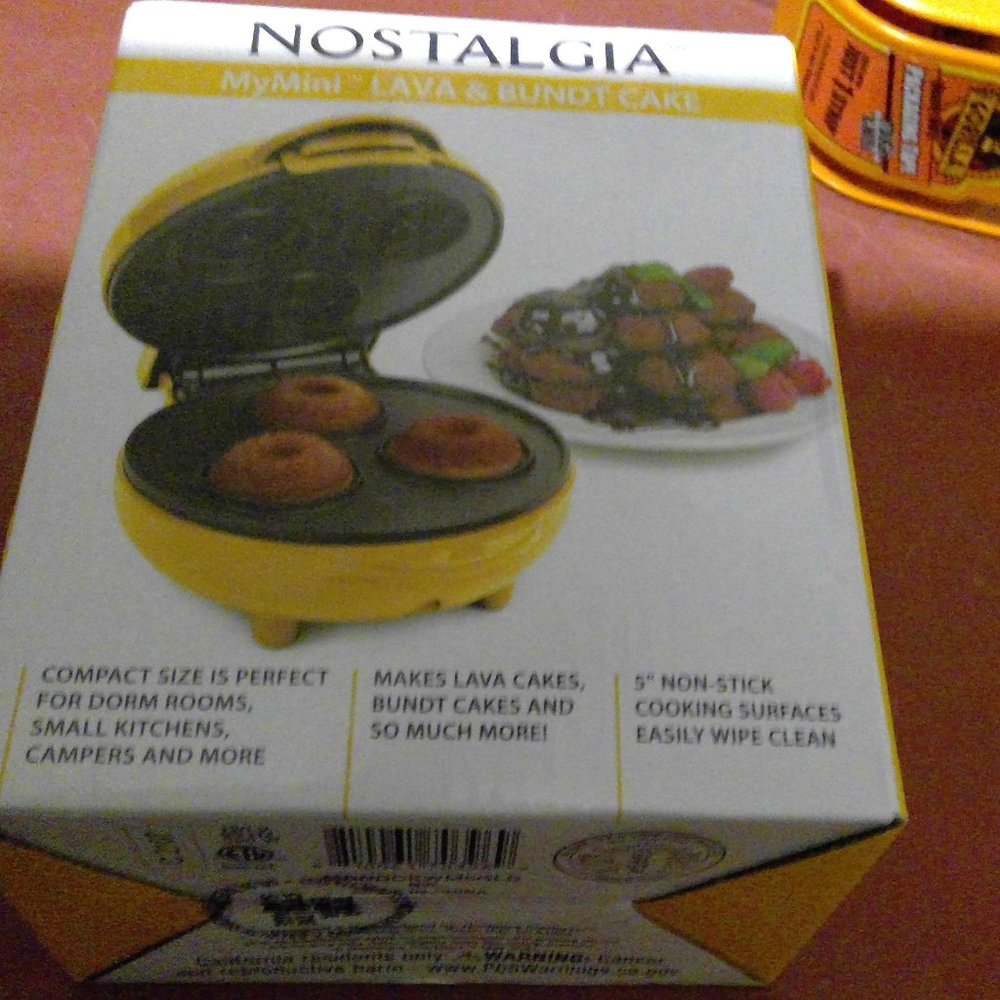 Nostalgia cool touch cake maker